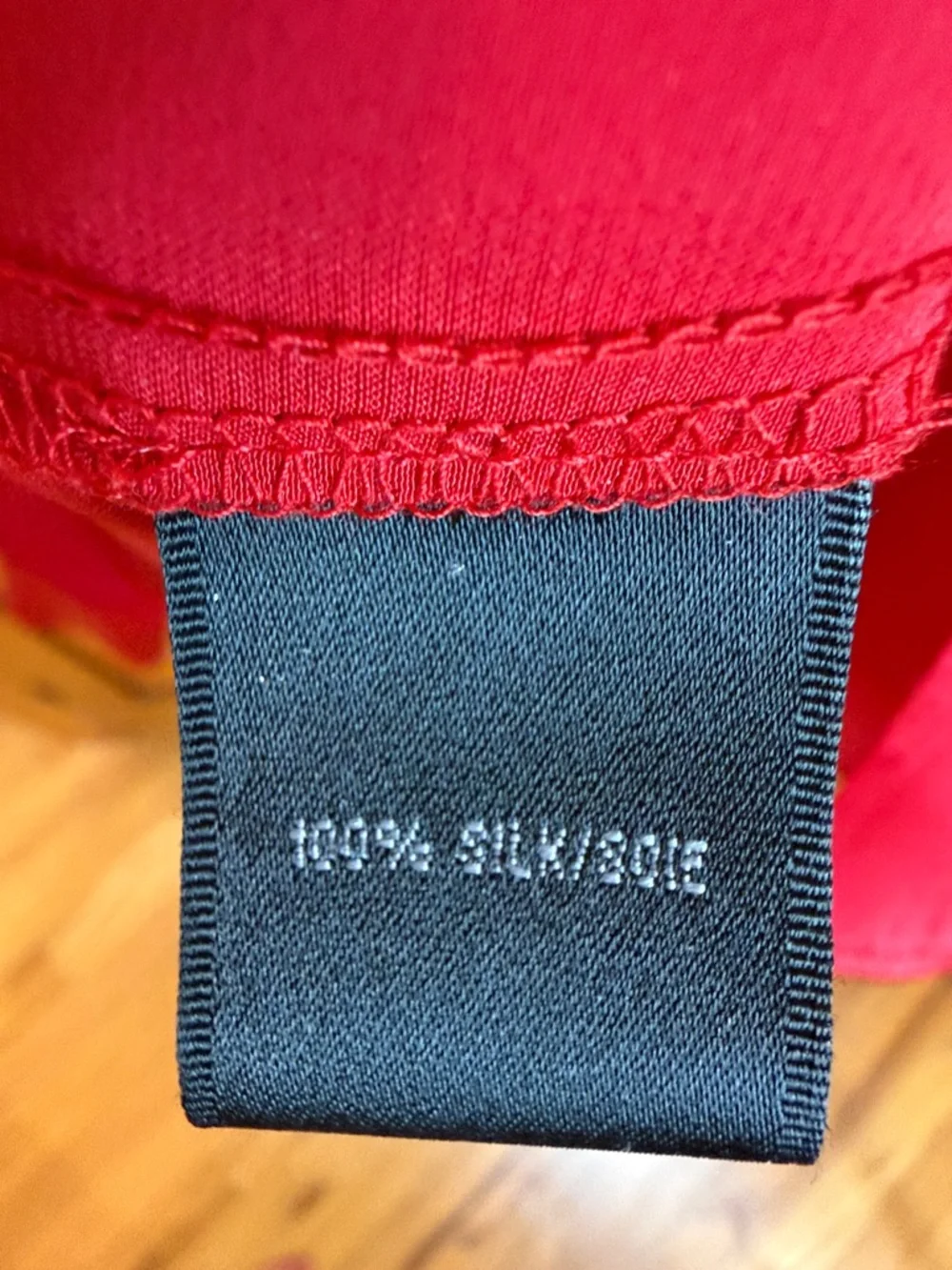Lafayette 148 New York Stunning Red 100% Silk Pullover Blouse, 2 - Luxury, Chic - Picture 3 of 10